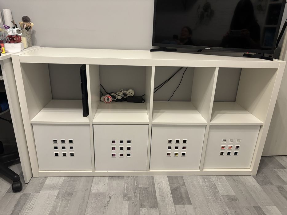 Komoda z 4 pudłami w komplecie