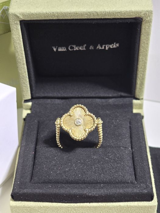 Кольцо Van Cleef, двусторонняя модель. Кольцо с бриллиантом