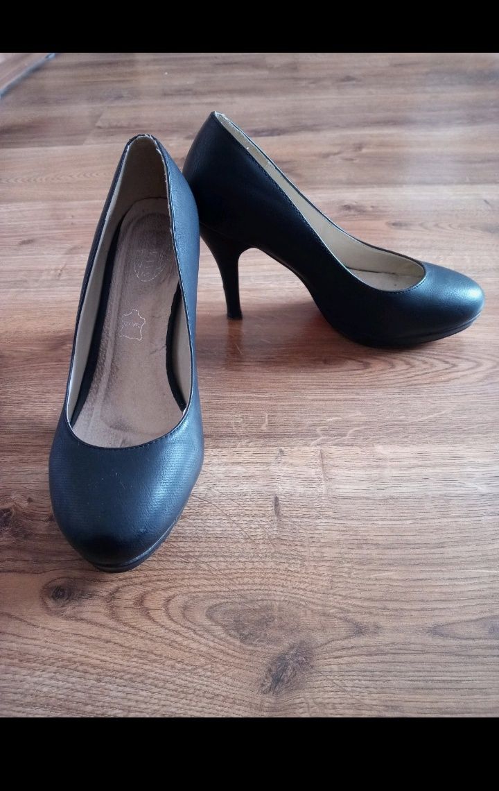 Buty na  obcasie