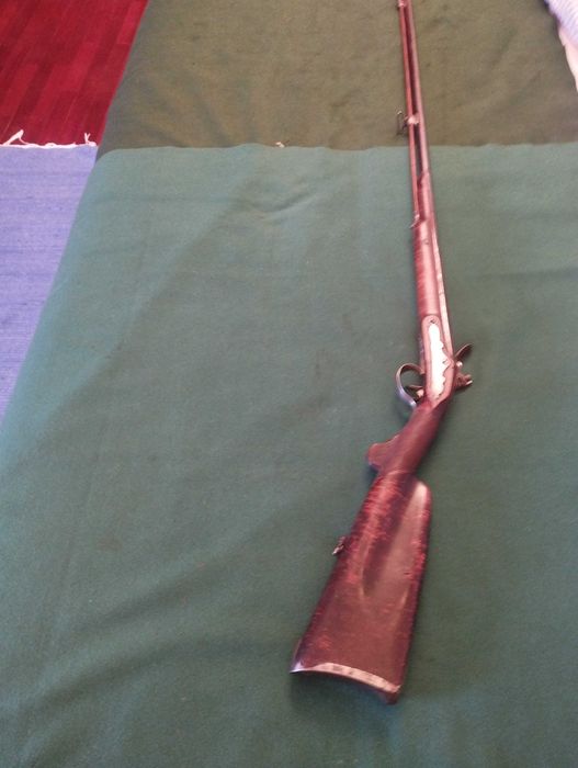 Espingarda de caça francesa de pederneira do final do século XVIII.