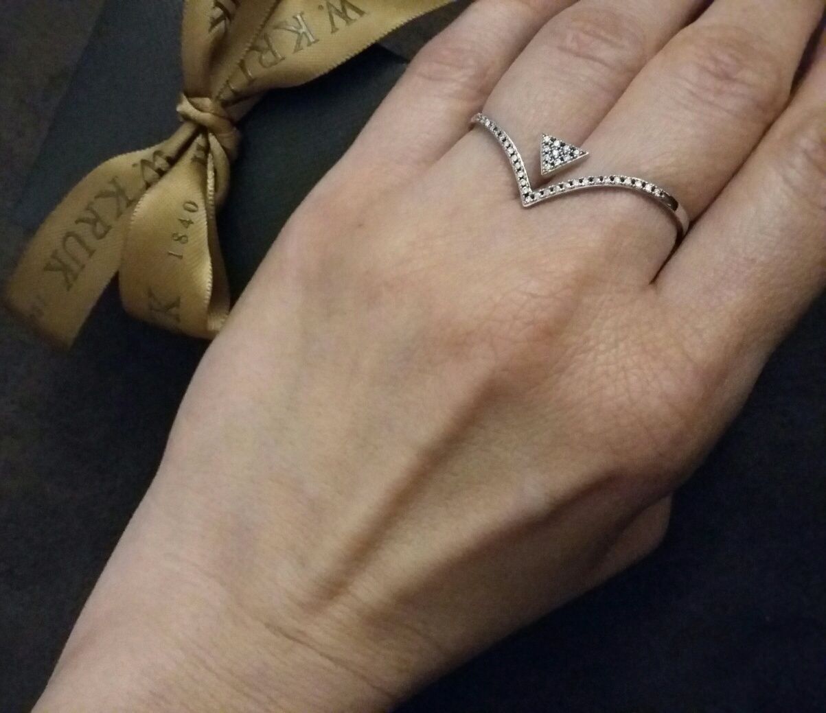 NOWY W.Kruk pierścionek na dwa palce srebro 925 z metką r. 12 cyrkonie