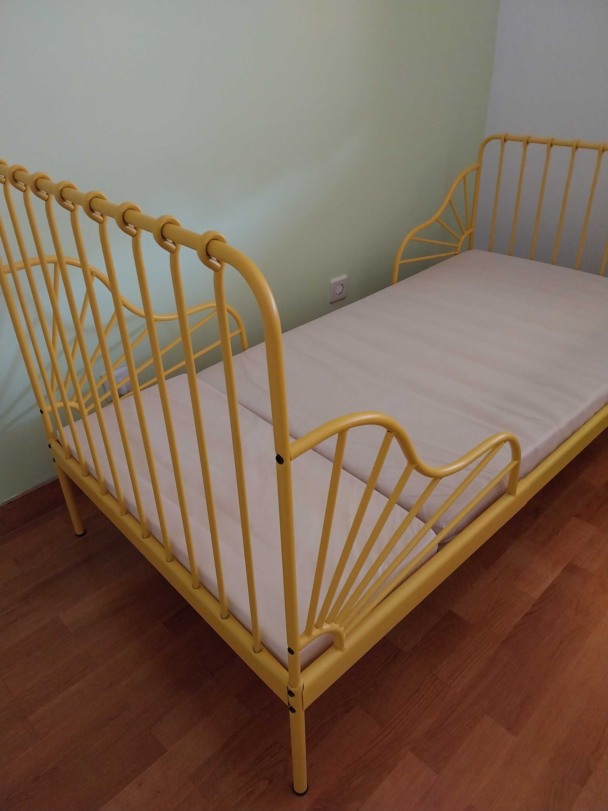 Cama extensível com estrado e colchão