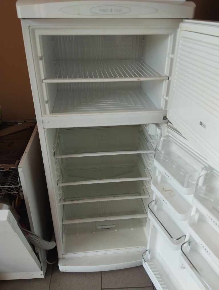 Sprzedam lodówkę