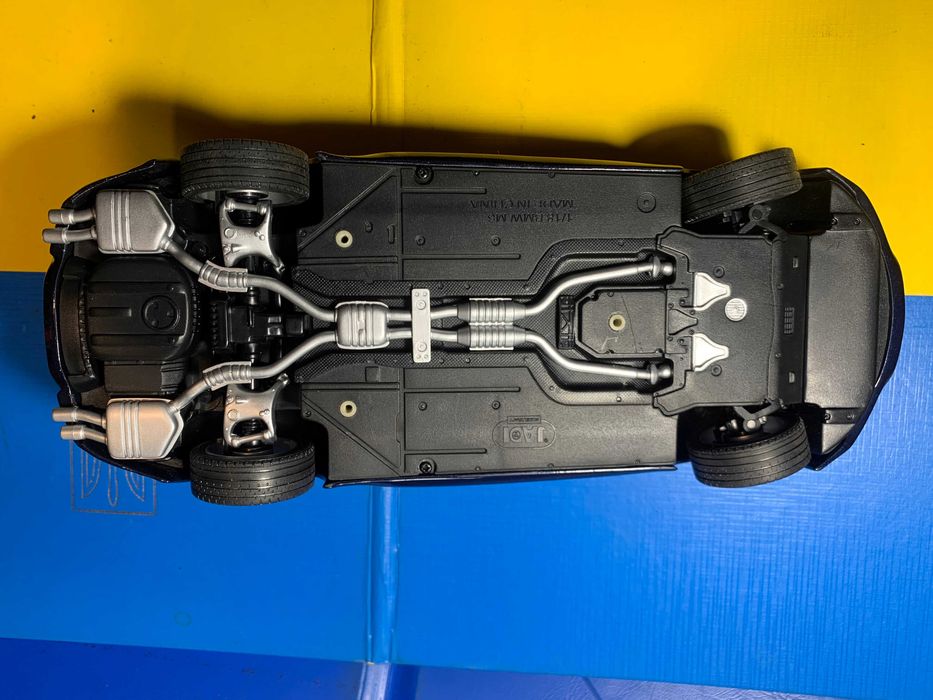 Модель автомобіля BMW M6  фірми JADI Model Craft, масштаб 1/18.