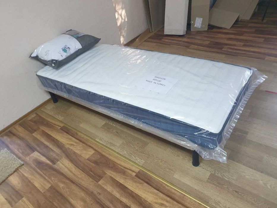Распродажа Кровать односпальная с матрасом 80х190 в Херсоне