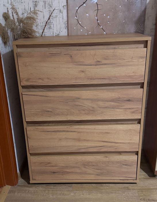 Комод новый на 4 ящика. Цвет крафт дуб и чёрный
