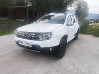 Dacia Duster 4x4 benzyna 1.6 bogata wersja niski przebieg nawigacja