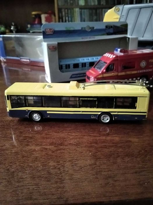 Іграшковий транспорт для хлопчиків