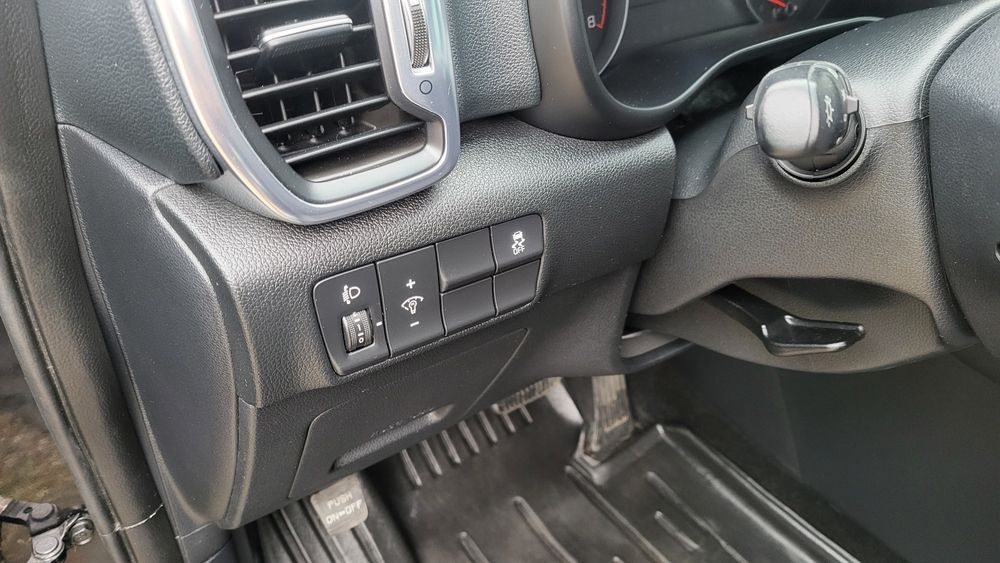 Продам офіційний KIA SPORTAGE