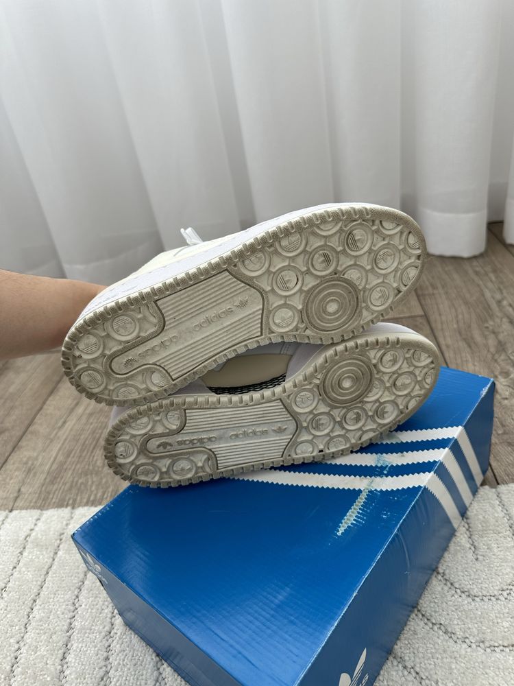 Жіночі кросівки Adidas