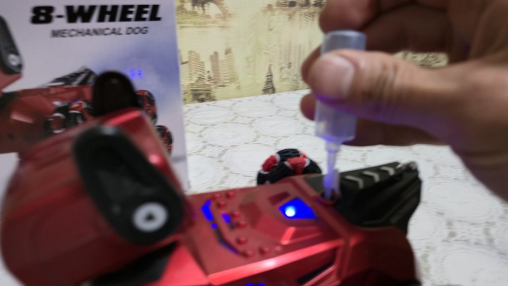 Іграшка на подарунок робот собака 8 коліс червоний з підсвічування