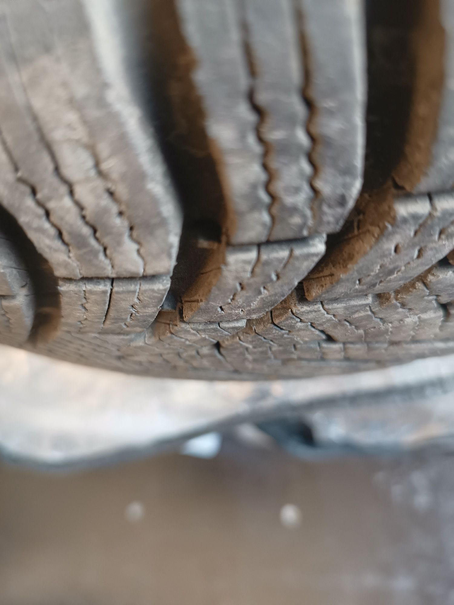 Opony zimowe Continental 195/55 R15 ( felgi za darmo z oponami oddaję)