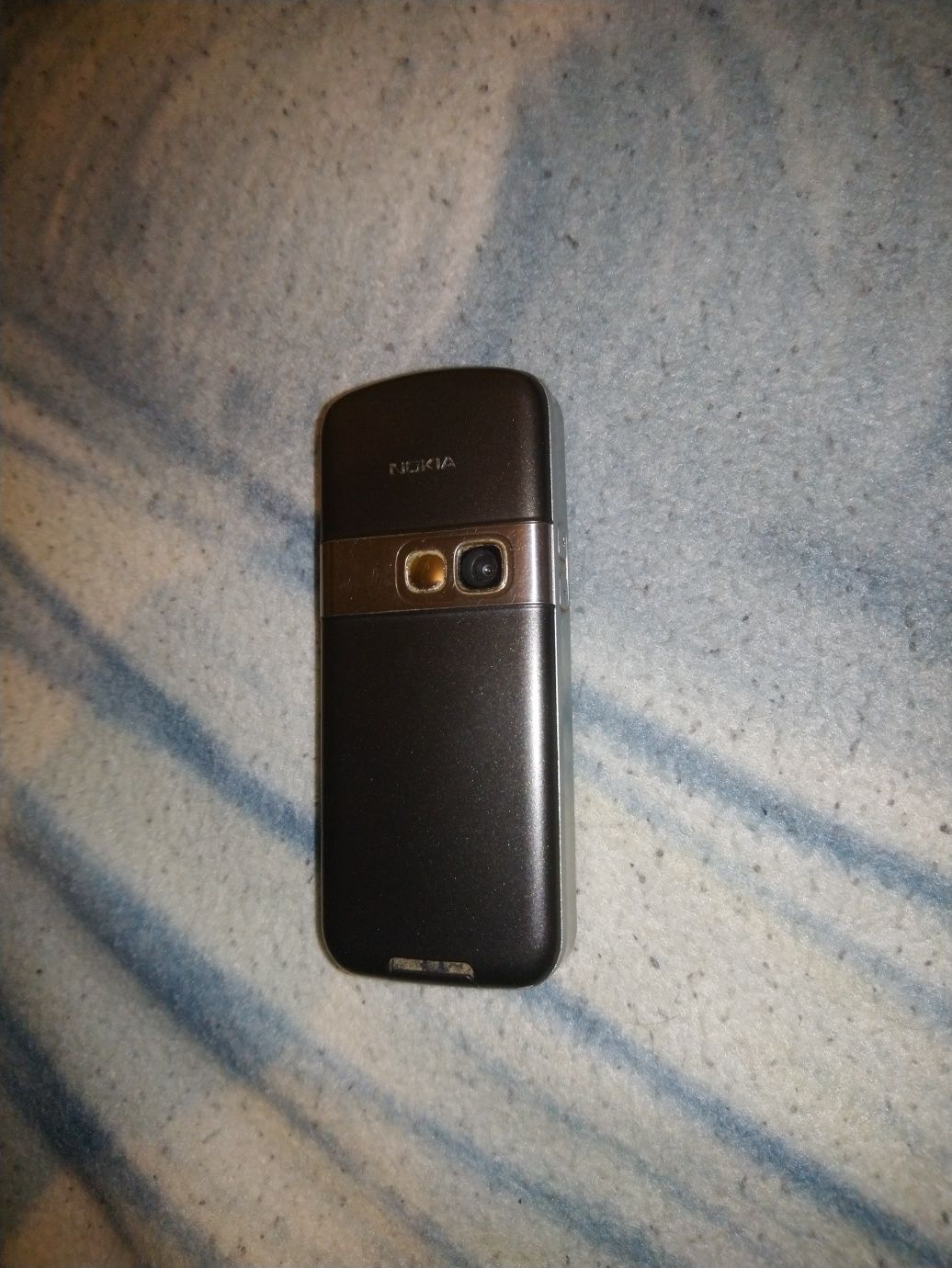 Telefon komórkowy Nokia 6070