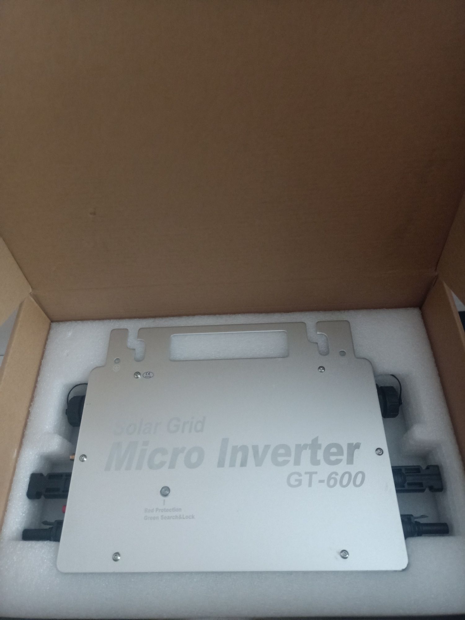 Mikroinwerter fotowoltaiczny GT600 srebrny