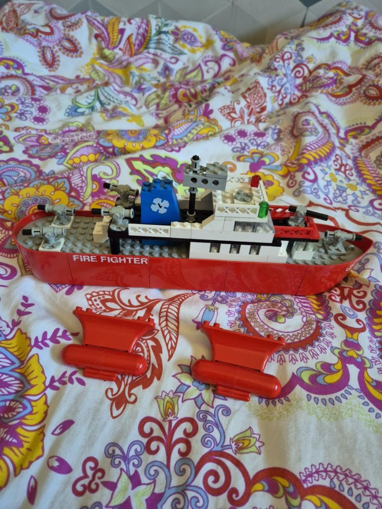 Stary LEGO 316 statek fire fighter
