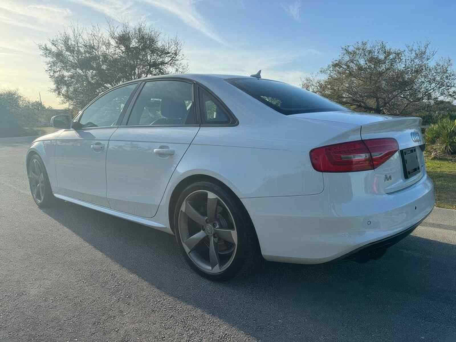 2015    Audi     A4