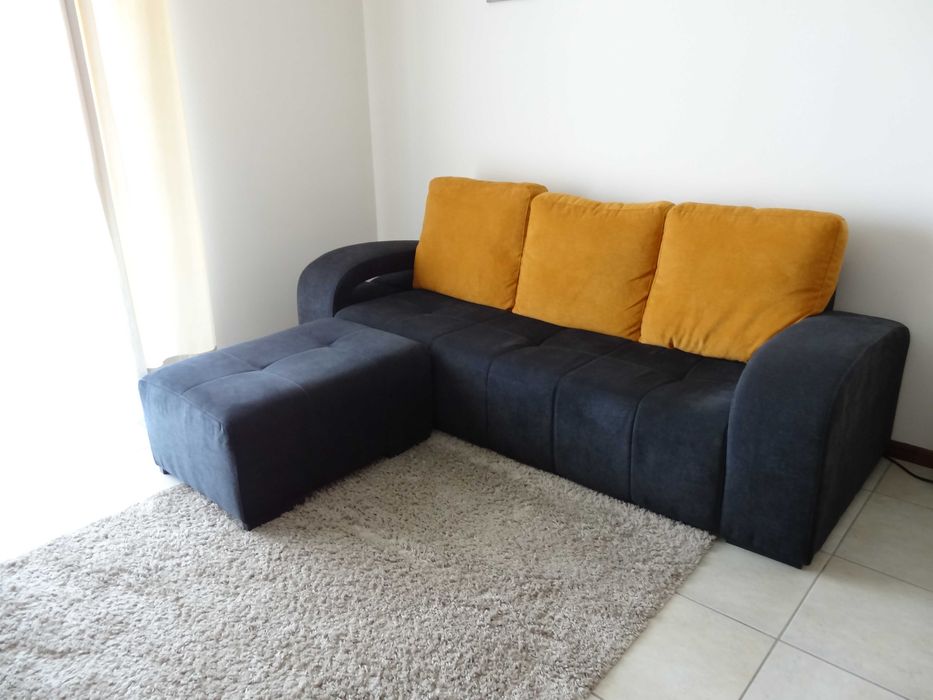 Sofá 3 lugares + Banqueta + 2 Pufs