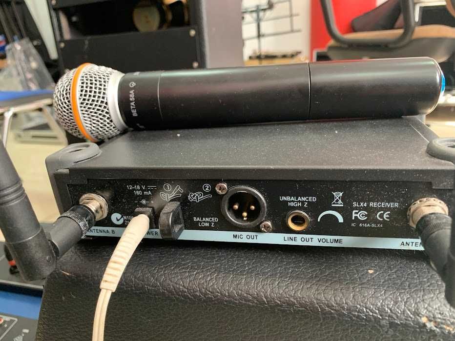 Продам радіомікрофон SHURE SLX4/BETA58A. В доброму стані.