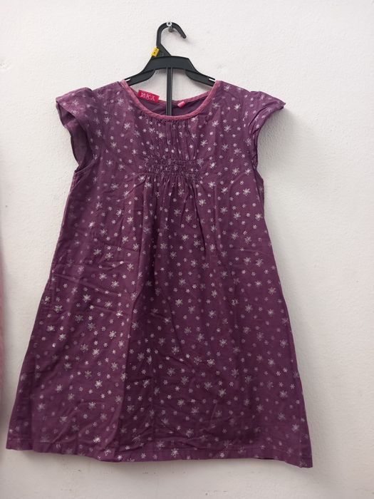 Vestido de alsas de menina