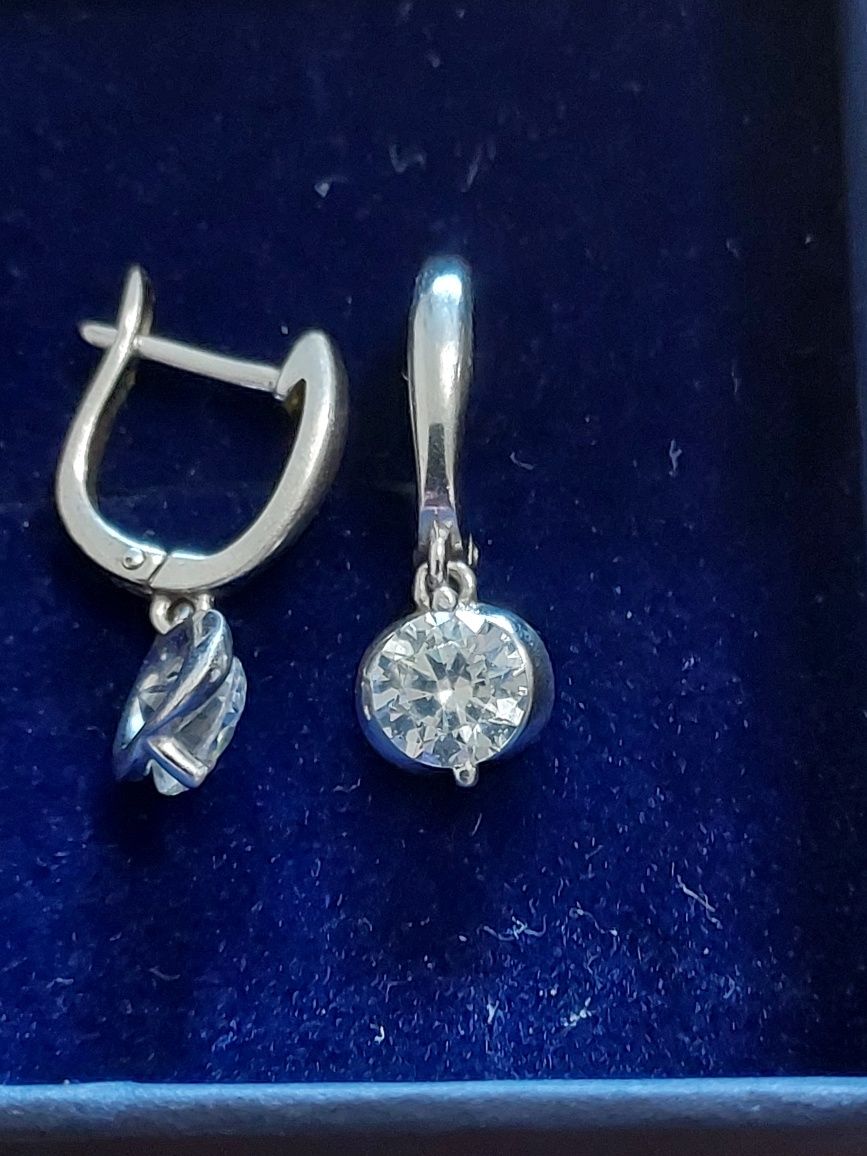 Серьги с фианитами