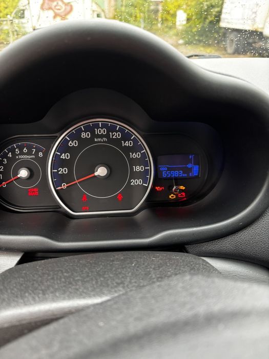 Продаю Hyundai i10, 2012 рік
Один власник, куплена з автосал