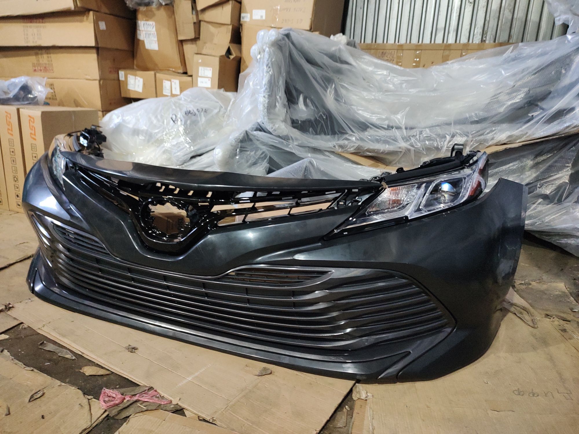 Бампер Camry LE Камри ЛЕ Grille
