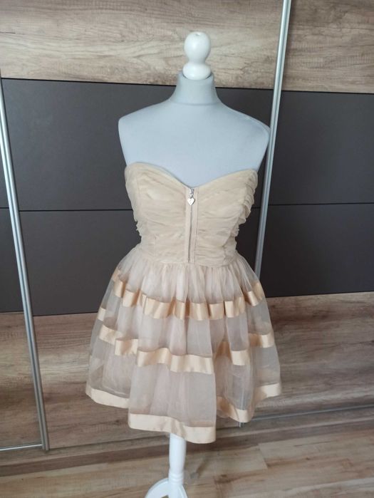 Beżowa sukienka princeska r. 36/38