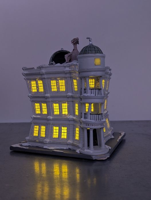 Harry Potter Bank Gringotta i smok Gringotta kolekcjonerski podświetla