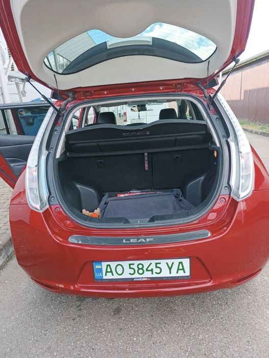 Продам машину Ніссан ліф 2016