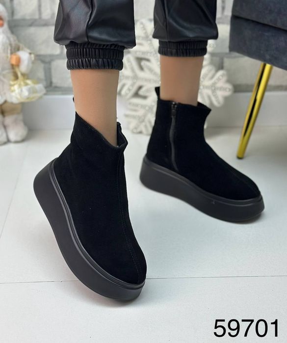 Жіночі шкіряні зимові черевики в кольорах