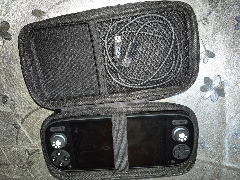 Портативна приставка Retroid pocket 5