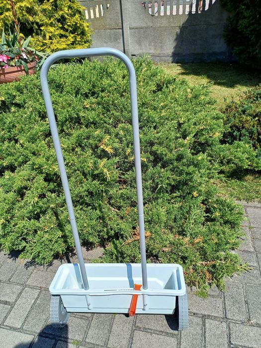 Siewnik ogrodowy do trawy