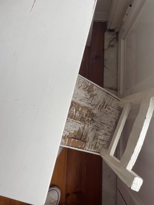 Mesa baixa de crianca com 2 cadeiras