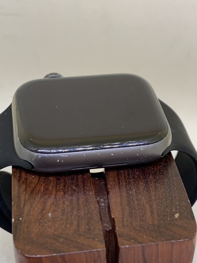 Оригінальні Apple Watch Series 4 44 mm space gray