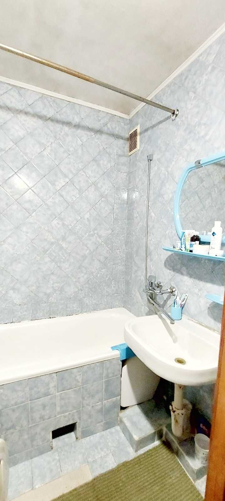 Продається 3-к. кв. в м. Звягель, пл. Л. Українки 11, центр