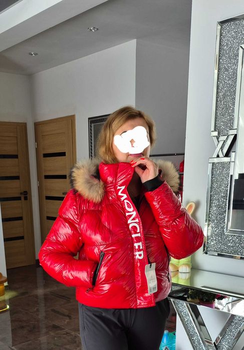 Piękna puchowa kurtka damska Moncler rozm. M z naturalnym jenotem