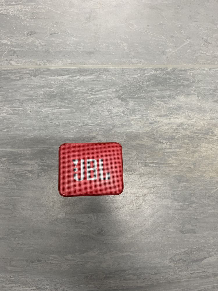 Coluna Portátil JBL Go Essential - Vermelho