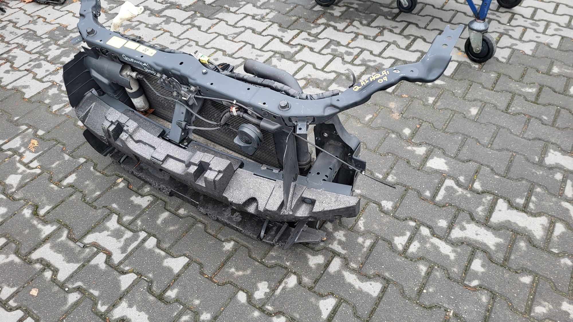 Pas przedni wzmocnienie Nissan qashqai chłodnice diesel