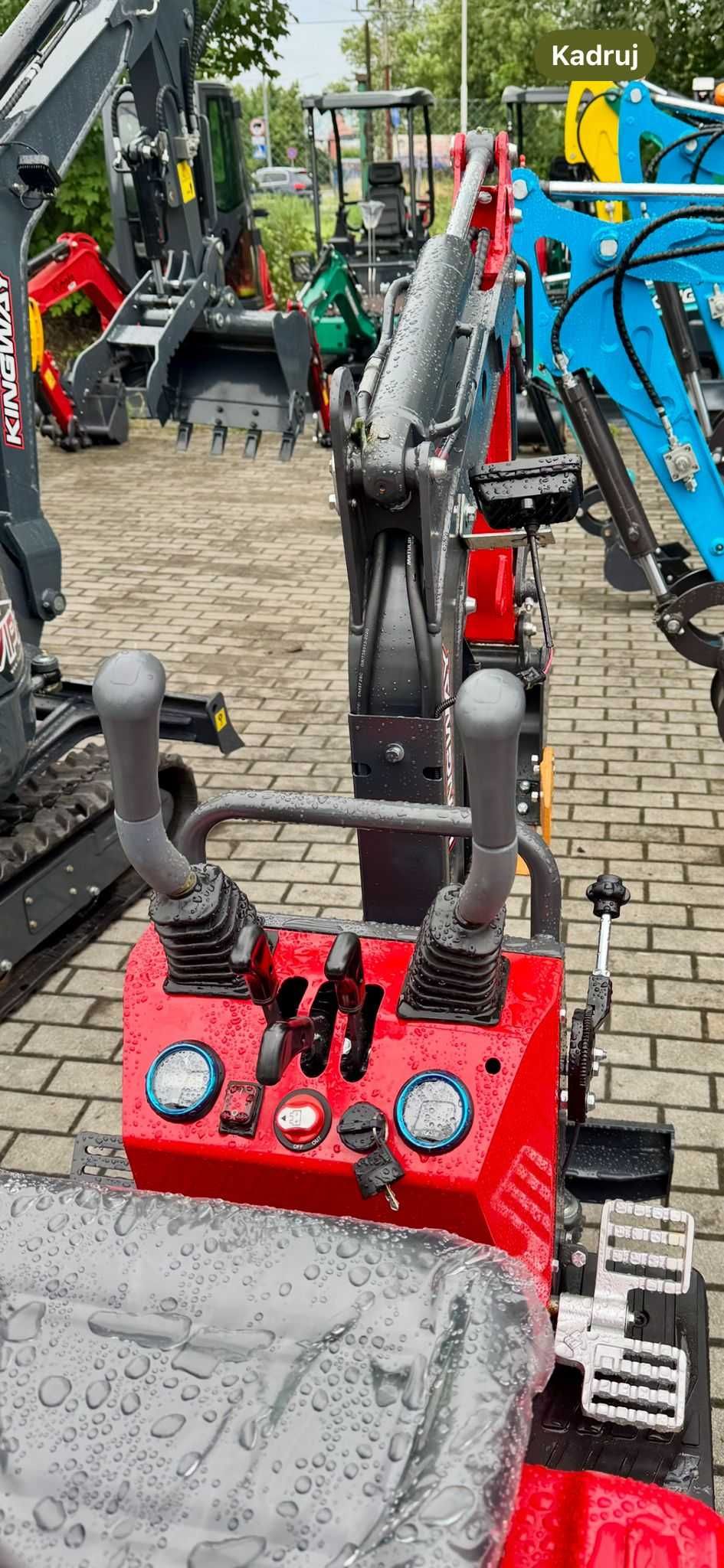 Koparka Kingway Mini 700kg, 3 łyżki, ramię skrętne, stick steer!
