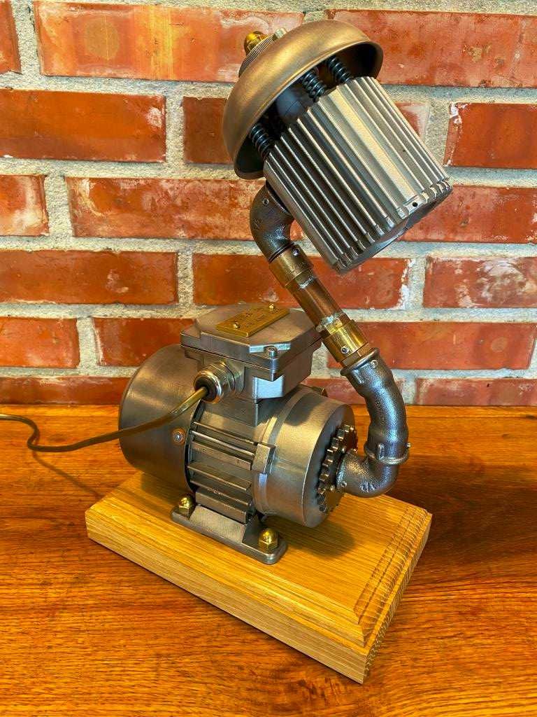 Lampa gabinetowa, industrialna