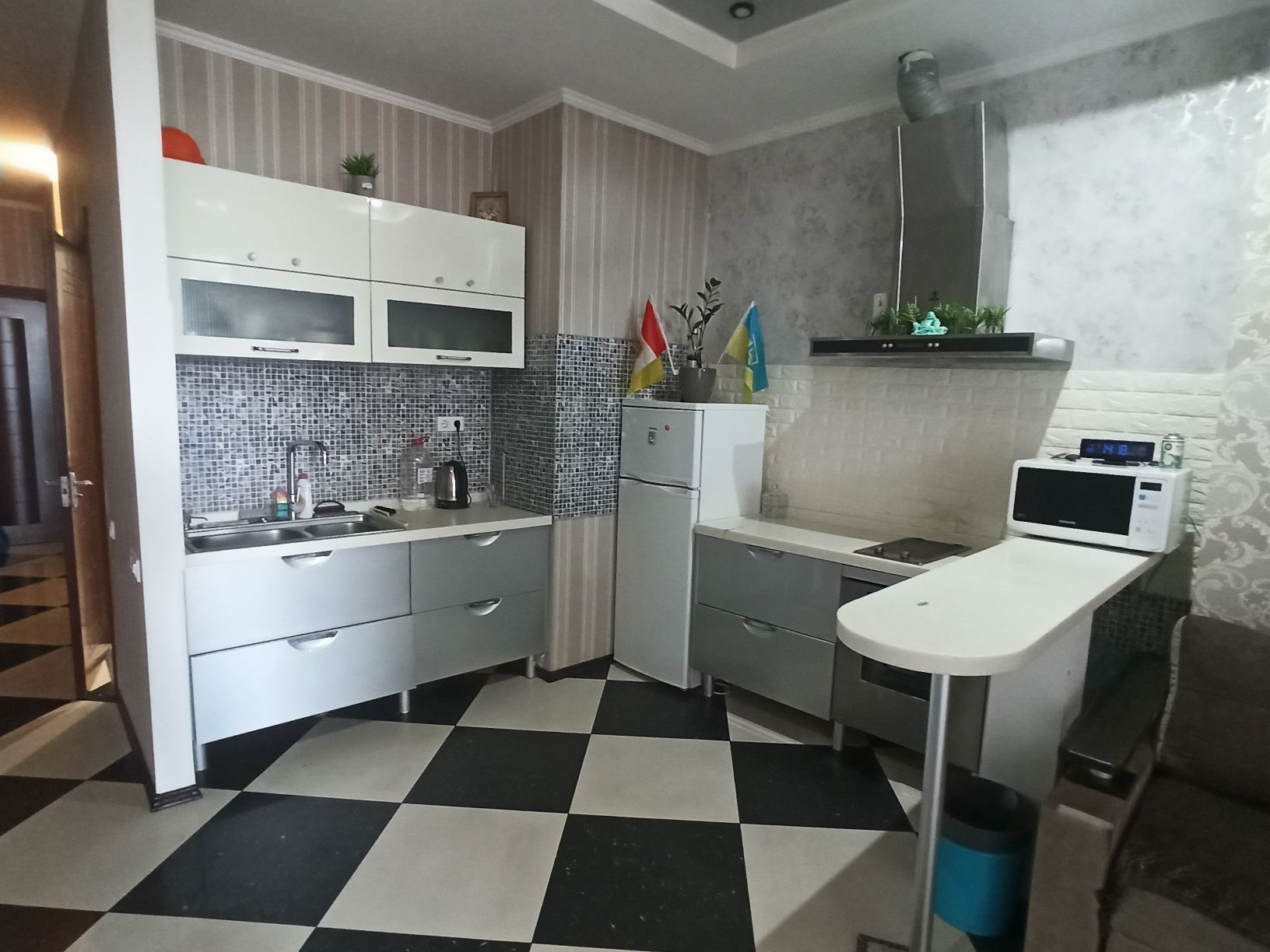 Аренда посуточно 2х к. в ЖК Аркадийский дворец— терраса, вид на море