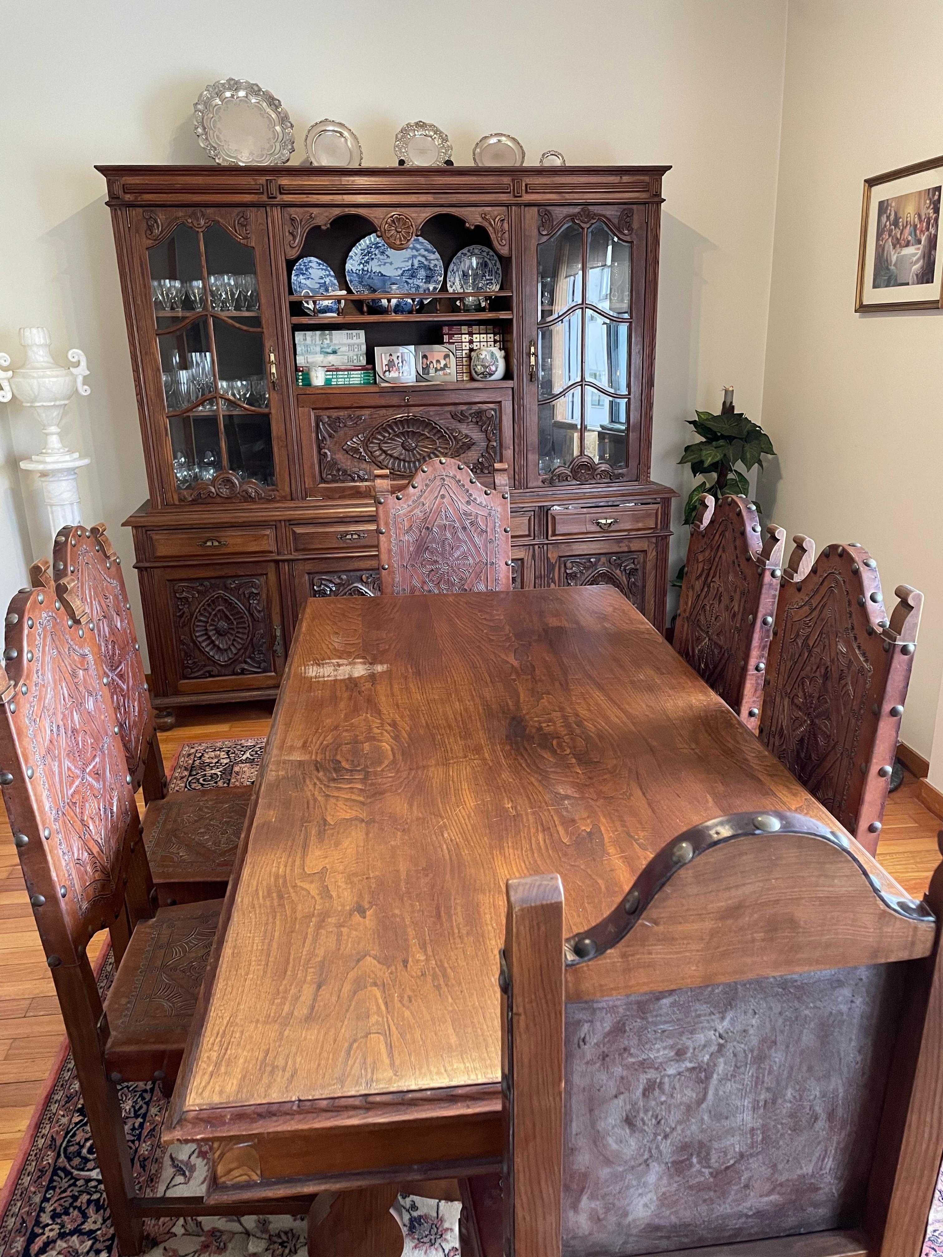 Mesa de Jantar Clássica (AO MELHOR PREÇO)