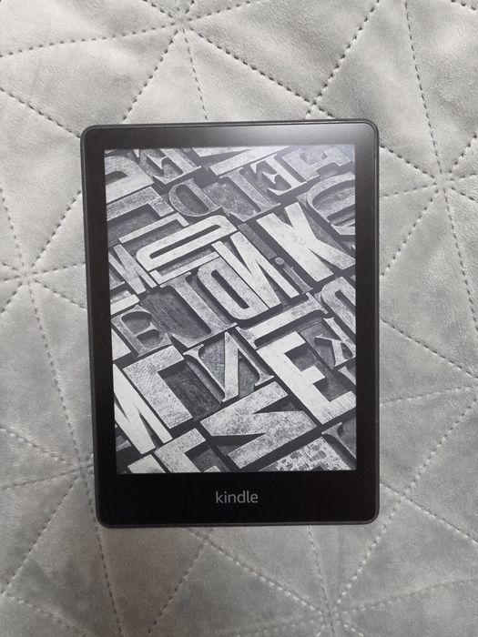 Електронна книга Kindle Paperwhite 11th Gen