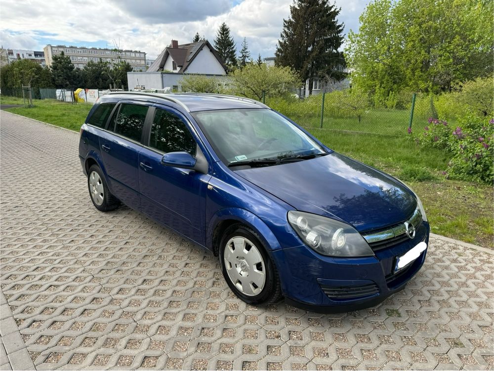 Opel Astra H 1.9 CDTI 150KM xenony tempomat