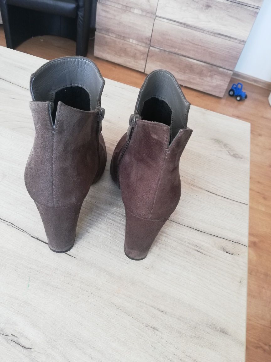 Buty Botki khaki 40 zamsz obcas klocek eleganckie