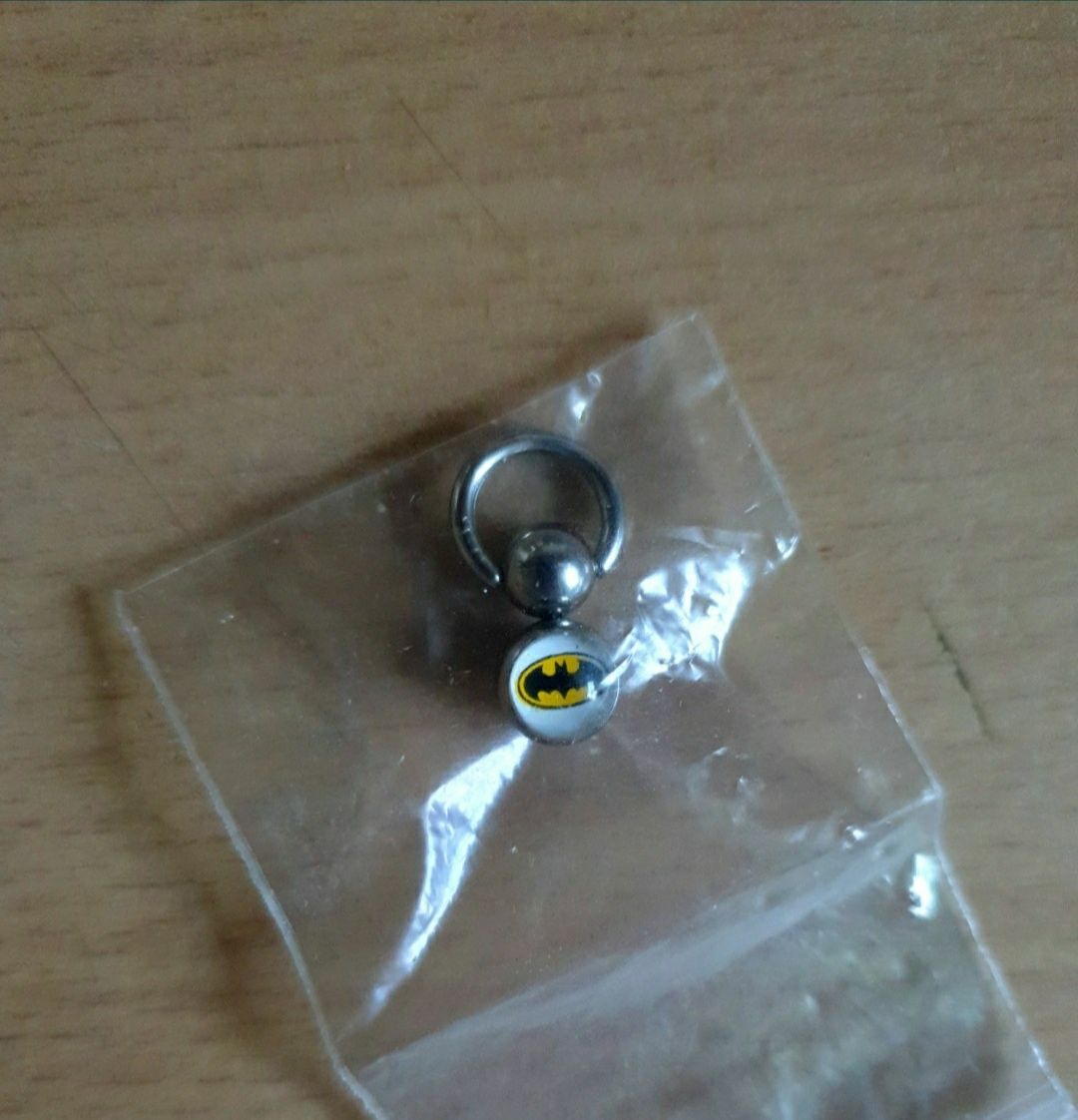 Kolczyk Batman piercing stal chirurgiczna