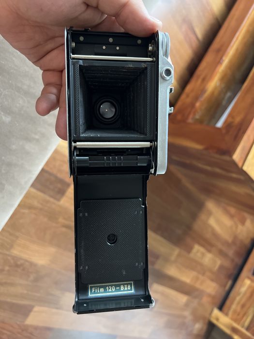 Stary aparat fotograficzny sprawny.