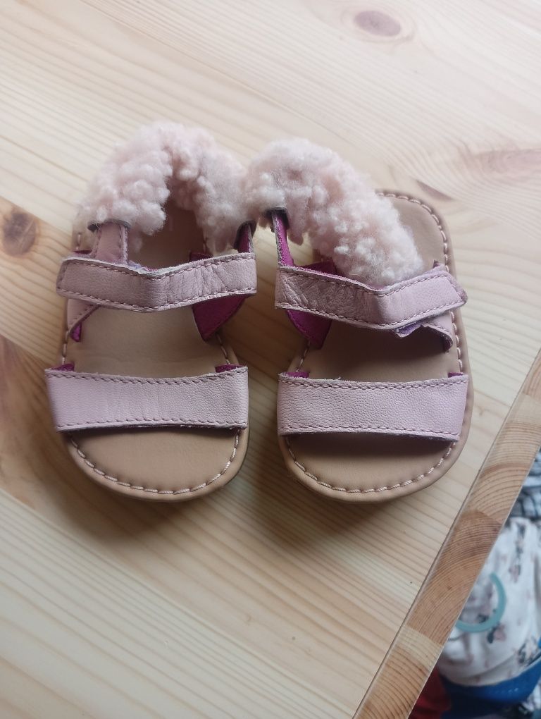 Sandałki firmy UGG 12cm wkładka