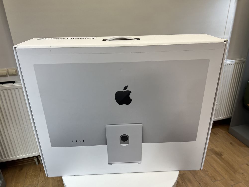 New Apple Studio Display | Standard glass | Tilt stand (MK0U3)