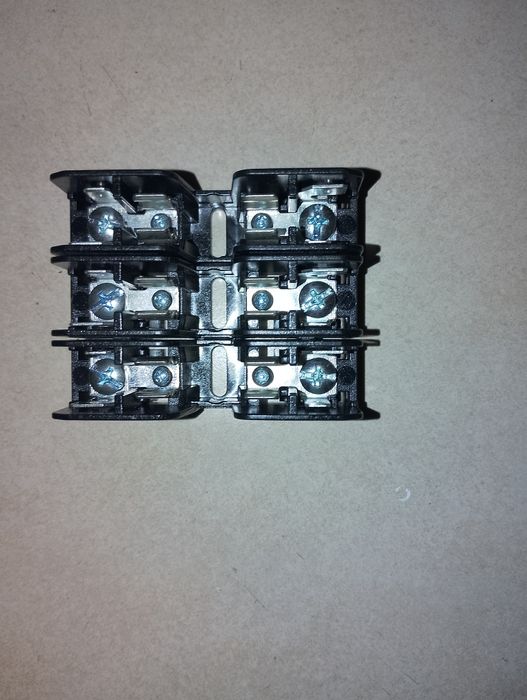 Placa de ligação para alternadores e motores.